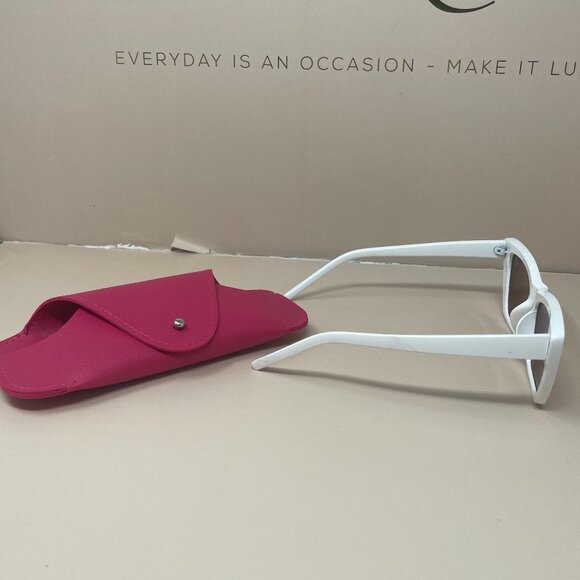 Minue | Greta Sunglasses in White - Picture 5 of 5